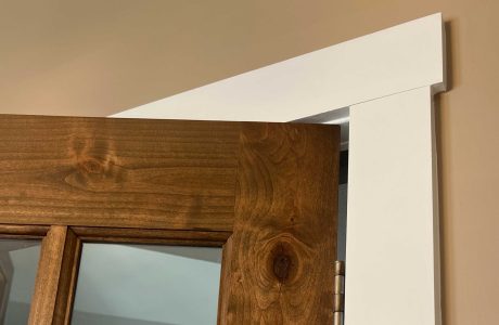 Bloques de aliso con uniones dentadas frente a madera maciza